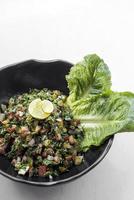 taboulé biologique traditionnel libanais salade fraîche mélangée du moyen-orient photo