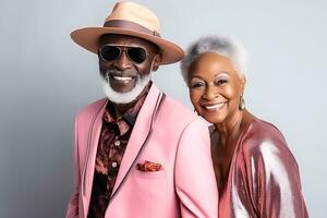 magnifique à la mode personnes âgées africain américain femme et homme posant dans branché vêtements sur gris Contexte. ai génératif photo