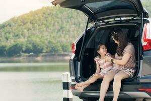 été vacances content mère et fille ayant amusement. le concept de famille sur vacances et Voyage. photo