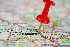 Nelsonville, Ohio, carte routière avec punaise rouge photo