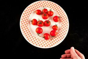 assiette de tomates photo