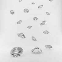 beaucoup de brillant diamants chute sur gris Contexte photo