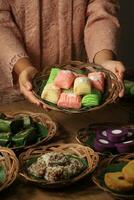 gethuk Lindri, indonésien manioc gâteau avec noix de coco Garniture. photo