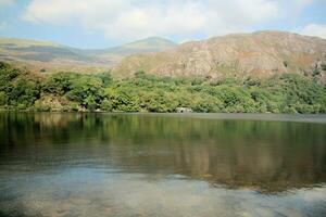 une vue de le Nord Pays de Galles campagne à llyn dinas dans Snowdonia photo