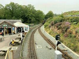 Nord Pays de Galles dans le Royaume-Uni dans septembre 2023. une vue de une vapeur train à tan-y-bwlch station dans Nord Pays de Galles photo