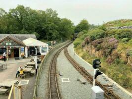 Nord Pays de Galles dans le Royaume-Uni dans septembre 2023. une vue de une vapeur train à tan-y-bwlch station dans Nord Pays de Galles photo