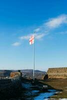 drapeau de Géorgie connu comme le cinq croix drapeau, est un de le nationale symboles de Géorgie. photo