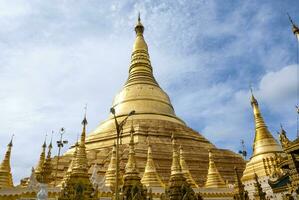 extérieur de le shwedagon pagode une d'or pagode dans Rangoon, Rangoun, Birmanie, Asie photo