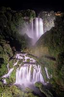 marmore tombe la nuit photo