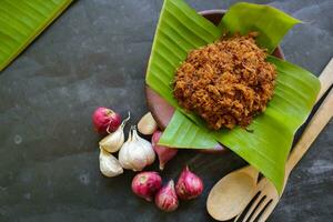 bon fabriqué de Viande, haché Viande vaisselle fabriqué avec marron sucre et séché, conservé nourriture. indonésien asiatique nourriture photo