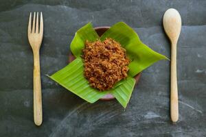 bon fabriqué de Viande, haché Viande vaisselle fabriqué avec marron sucre et séché, conservé nourriture. indonésien asiatique nourriture photo