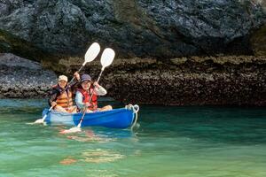 mère et fille sur kayak photo