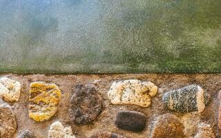 texture détail de mur avec vert rochers des pierres dans Mexique. photo