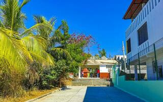 puerto escondido oaxaca Mexique 2023 typique magnifique coloré touristique rue trottoir ville puerto escondido Mexique. photo