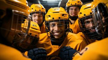 groupe de la glace le hockey joueurs équipe dans Jaune casques. photo