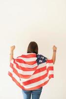 jeune femme, à, drapeau américain, vue dos photo