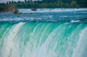 le beauté et imponence de niagara chutes dans Canada photo