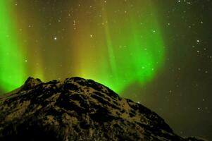 nord lumières dans le norvégien ciel photo