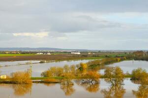 agricole des champs et routes inondé dû à lourd pluie dans le Portugal photo