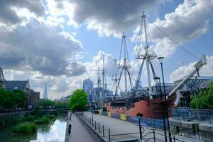 le tabac Dock et ornemental canal chemin, Wapping, Londres photo