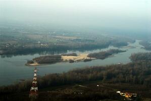 intéressant paysage de le fenêtre de vol à basse altitude Avions sur le vistule rivière dans Pologne près Varsovie L'Europe  photo