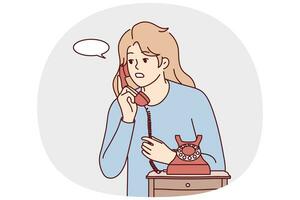 Jeune femme parler sur ligne fixe téléphone photo