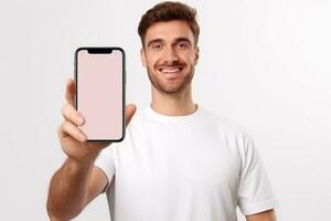 portrait de Jeune homme La publicité Nouveau téléphone intelligent montrant il à caméra contre blanc Contexte ai génératif photo