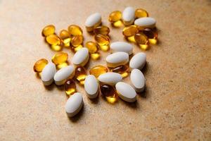 capsules de vitamine d et d'huile de poisson