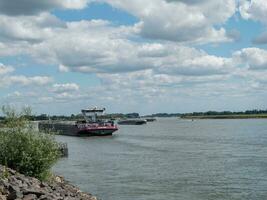 emmerich à le Rhin rivière photo