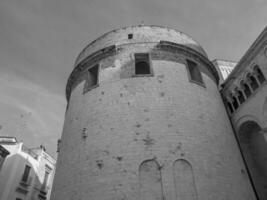 le italien ville de bari photo