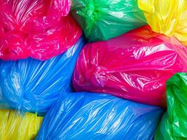 Plastique Sacs plein de des ordures photo