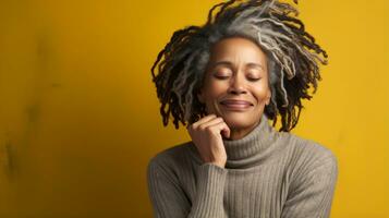 mature africain dreadlocks femme en pensant concentré dans réfléchi pose avec fond ai généré photo