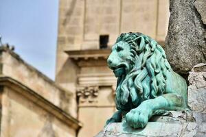 une Lion sculpture photo