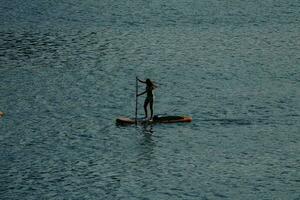 homme sur une bateau photo