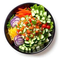 en bonne santé salade avec Frais légumes, isolé sur blanc Contexte photo