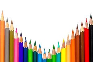 crayon de couleur et crayon sur fond blanc photo