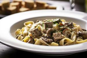 tagliatelles avec saucisse et cèpes, Pâtes avec saucisse et été cèpe champignon. génératif ai photo