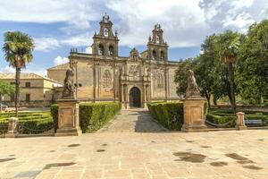 le Basilique de Père Noël maria dans ubéda est une magnifique église situé dans le ville. il est un de le plus notable exemples de Renaissance architecture dans le zone. photo