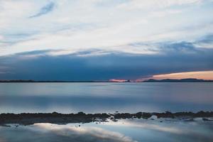 coucher de soleil à l'estany pudent dans le parc naturel de ses salines photo