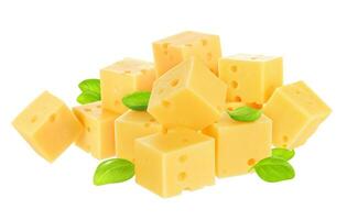 cubes de fromage isolé sur blanc photo