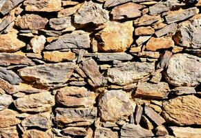 une mur fabriqué de rochers et des pierres photo