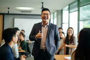 plus Taille directeur asiatique homme d'affaire parlant et en présentant dans réunion chambre, ai généré photo