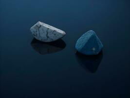 une peu galets sur le surface de doucement ondulation bleu l'eau ai produire photo