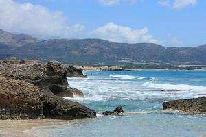 plage de sable rouge de falassarna kissamos île de creta saison des vacances d'été photo