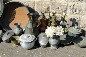 vieux et antique articles sont vendu à une Puce marché dans Israël. photo