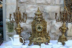 vieux et antique articles sont vendu à une Puce marché dans Israël. photo