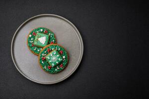 magnifique de fête Noël pain d'épice fabriqué par main avec décoration éléments photo