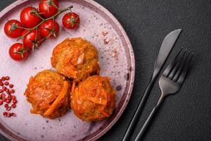 délicieux Frais Boulettes de viande de haché Viande ou poisson avec tomate sauce photo