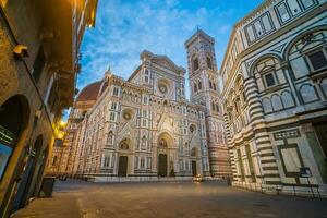 piazza del duomo et cathédrale de Père Noël maria del fiore dans centre ville Florence, Italie photo