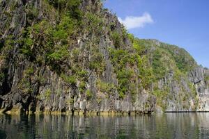 calcaire rochers sur le îles de le philippines photo